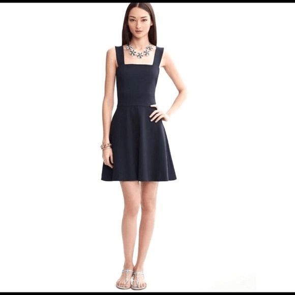 NWT BANANA REPUBLIC Millie Collection Navy Fit & Flare Dress Size: 4 Petite - Picture 2 of 6